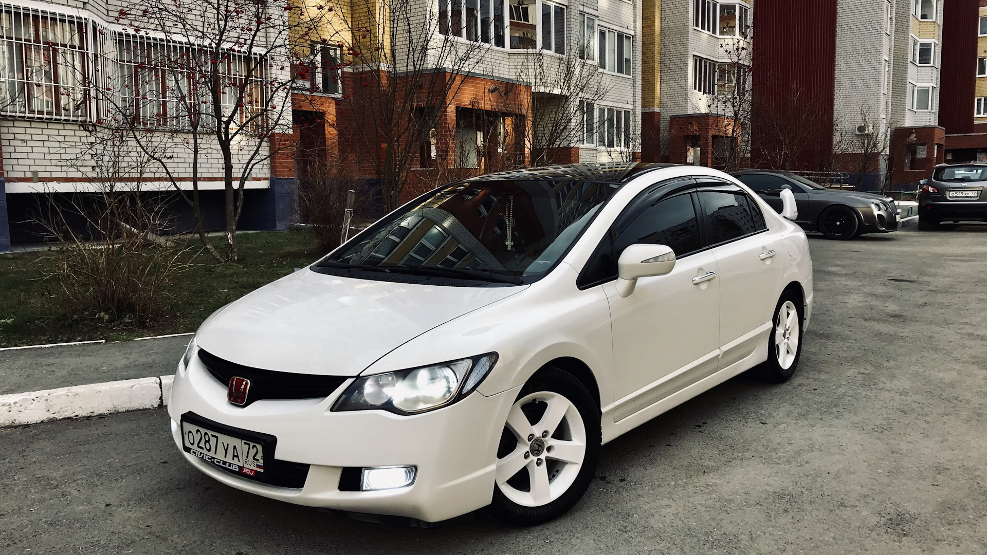 Хонда 4 д. Хонда Цивик 2008 белый. Белая Хонда Цивик 4д. Honda Civic 4d White. Honda Civic 4d белый.