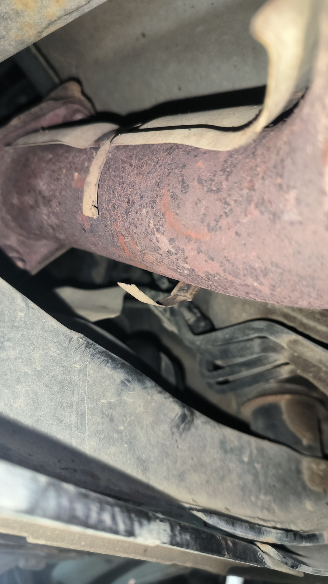Хомут теплового экрана глушителя — Nissan X-Trail III (t32), 2,5 л ...