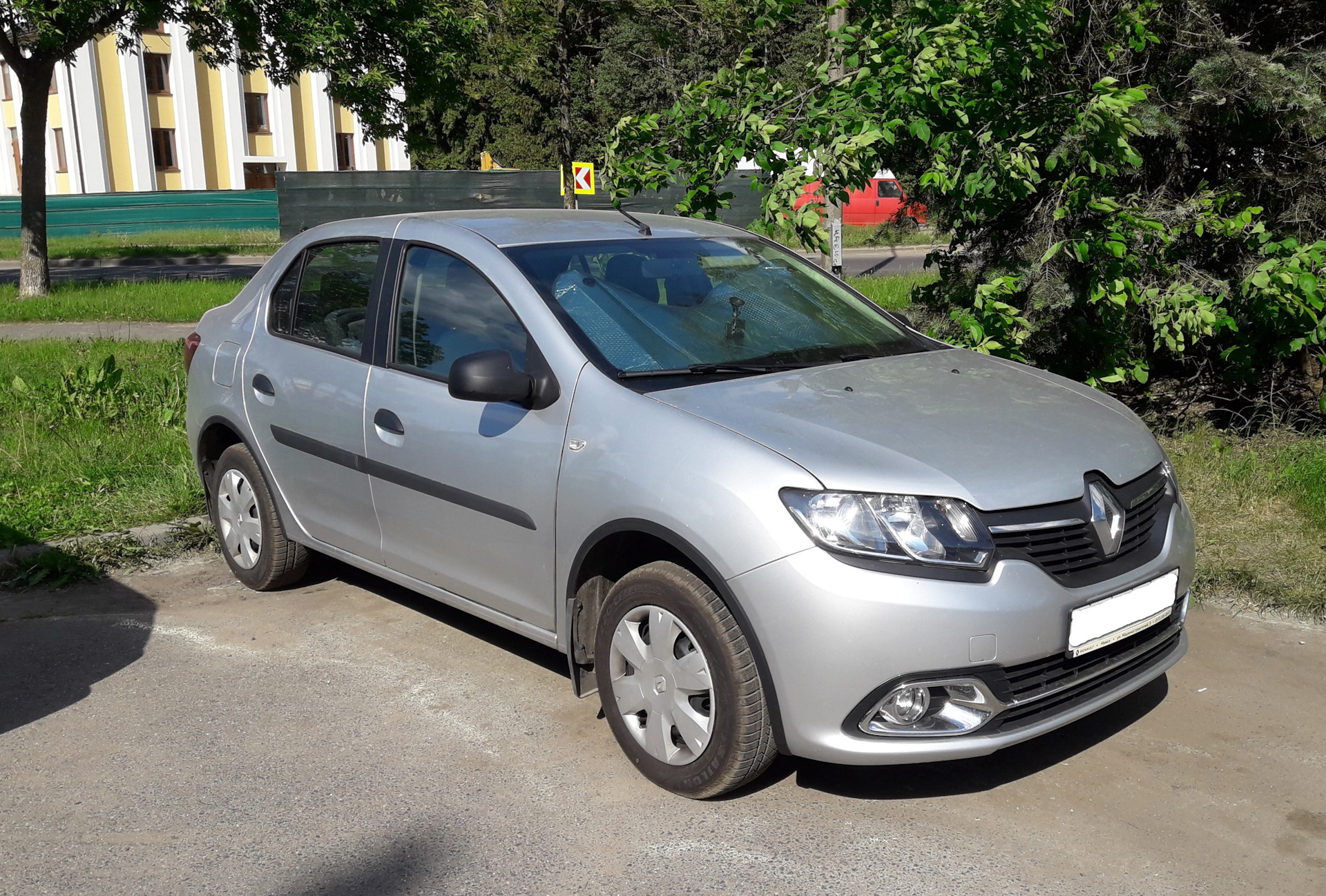 Резиновые молдинги на колёсные арки — Renault Logan (2G), 1,6 л, 2016 года  | другое | DRIVE2