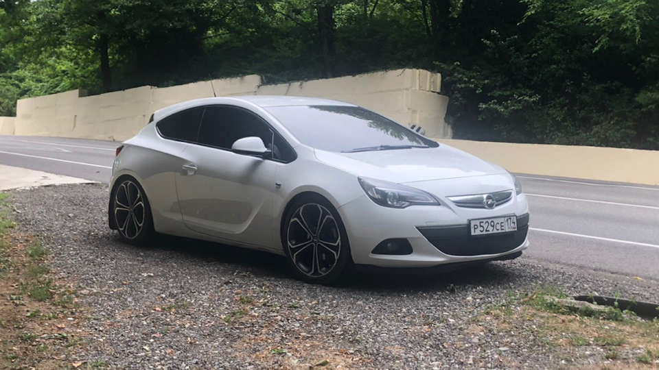 Opel Astra GTC r19