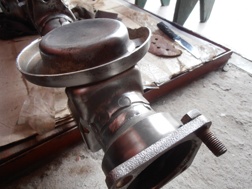 Небольшой тизер того что щяс происходит с задним мостом, пока еще не все места ржавчины и краски очищены, но потом отдам на покраску и будет как новый)) — Lada 21011