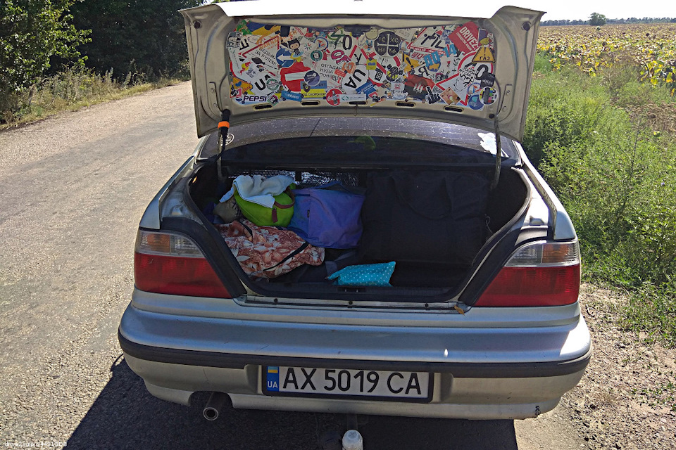 Дэу нексия объем багажника в литрах. DAAAAgHHyOA 960. Дэу нексия объем багажника в литрах фото. Дэу нексия объем багажника в литрах-DAAAAgHHyOA 960. картинка Дэу нексия объем багажника в литрах. картинка DAAAAgHHyOA 960. Владельцы нексий часто рассказывают другим автовладельцам об объёме багажника, причём именно в положительном ключе. Наверное, потому что особо похвастаться нечем, ну или по другим причинам, я не знаю.530 литров, все дела… Как будто литры имеют значение, груз, который можно положить в багажник вовсе не в литрах измеряется, а сильно выпирающие в багажник задние арки не позволяют положить в багажник какой-то более-менее крупный груз. В общем, мне не нравится как организован багажник, он низкий и эти арки с боков.