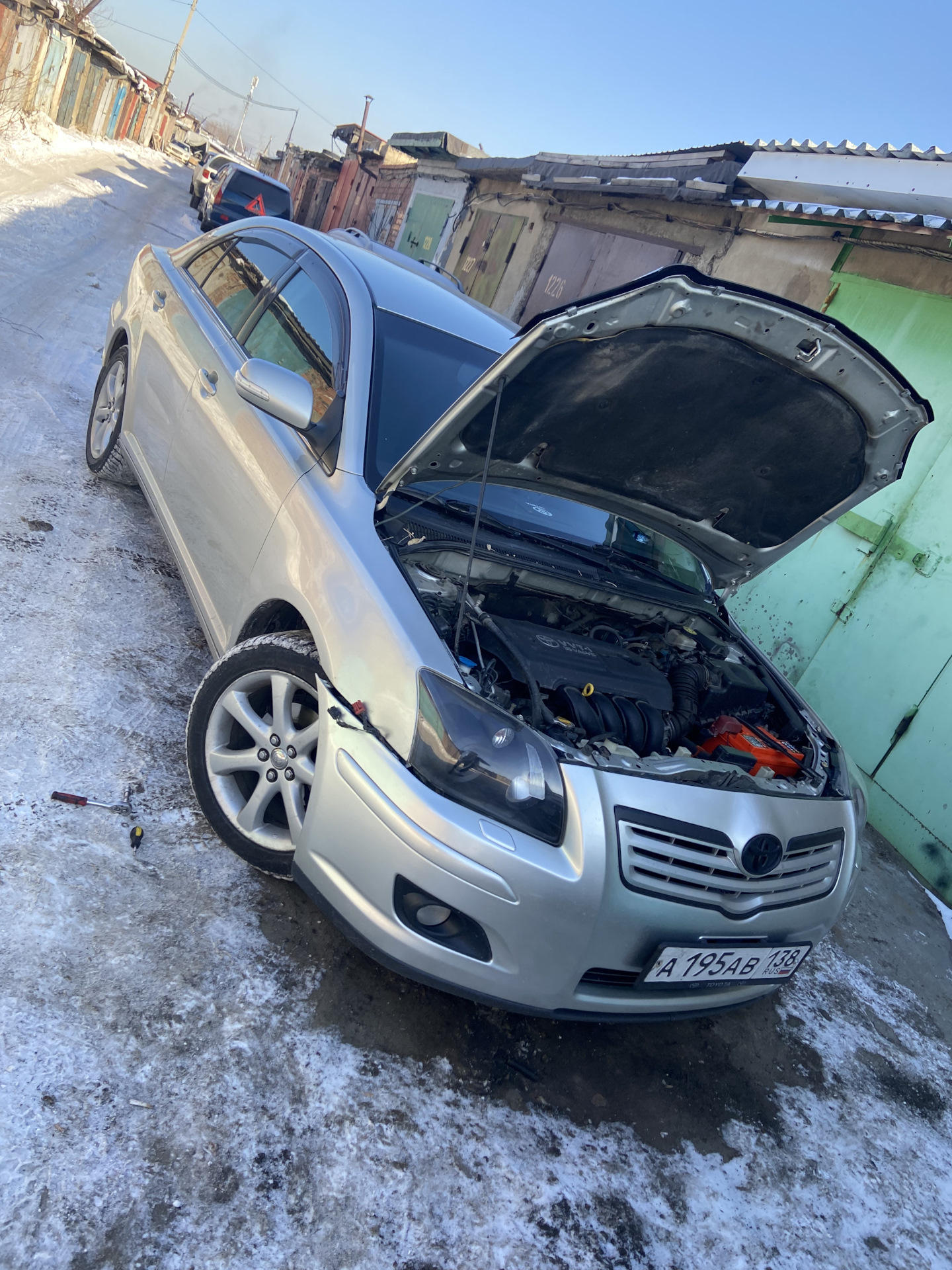 Замершая стеклоомывайка💦 — Toyota Avensis II, 1,8 л, 2008 года | другое ...