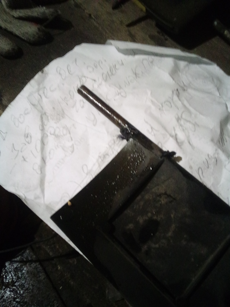 Нагрел в тисках и вставил в нее заслонку, затем чуть загнул лепестки и остудил. — Lada 2120 Надежда