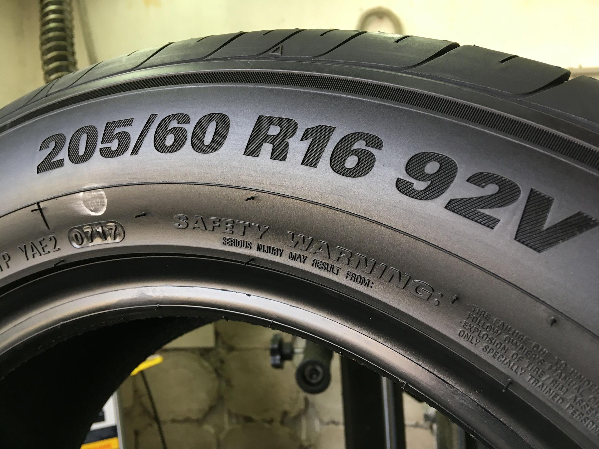 Кумхо 205 55 16 цена. Kumho Solus hs63. 205/60 R16 Kumho Solus kh27. Кумхо Солус 205/65/16. Кумхо 205/60/16 h 92 HS-51.