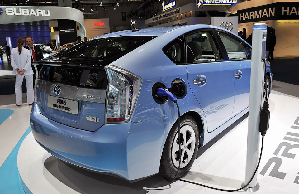 Toyota Prius PHV — Volvo XC60 (1G)