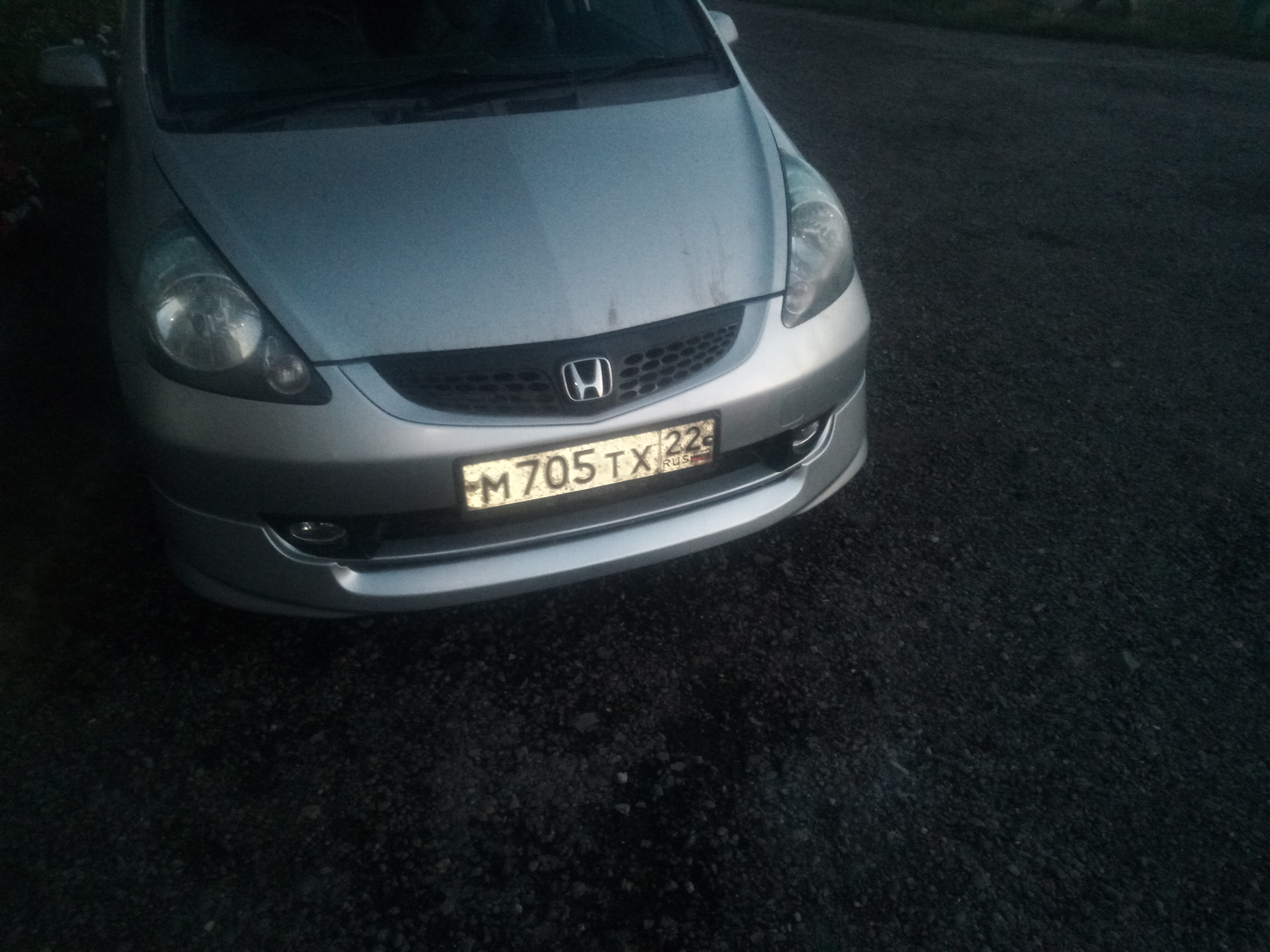 Противотуманки хонда фит. Противотуманки Хонда фит 2002. Honda Fit 2002 года без туманок. Honda Fit 2002 провод противотуманок. Туманки на хонду фит 2002 года.