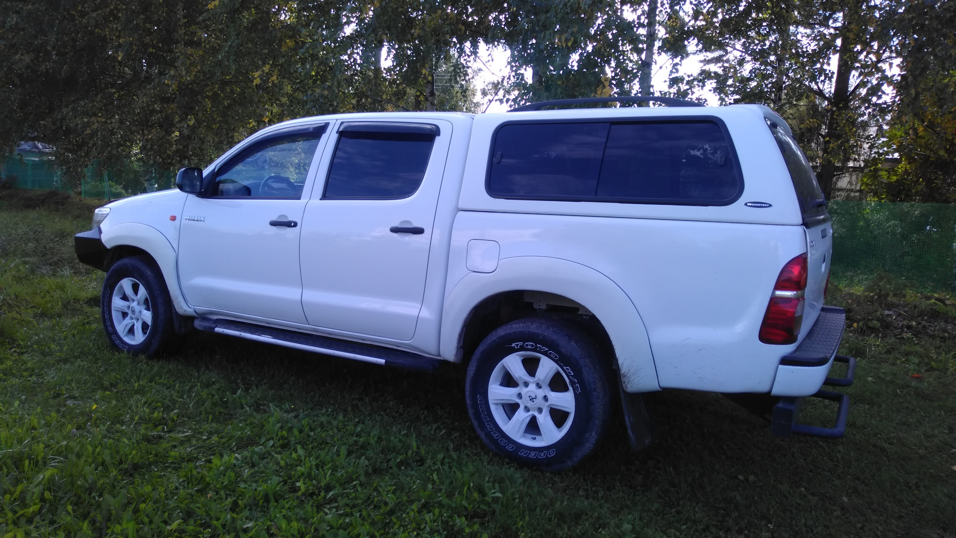 Toyota Hilux (7G) 2.5 дизельный 2014 | Белый пароход на DRIVE2