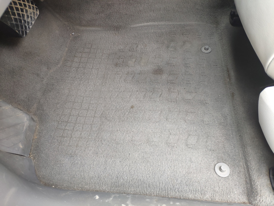 Сыро под ковриком водителя — Сообщество «DRIVE2 Audi Club» на DRIVE2