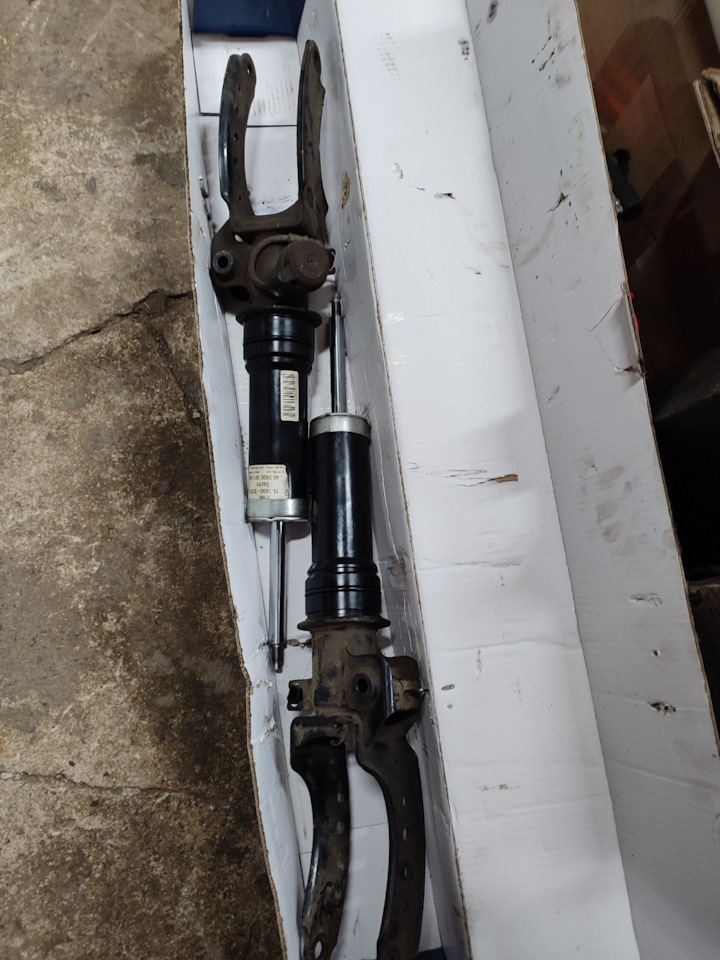 Амортизатор передний на Porsche Cayenne (1G) 955/957, Audi Q7 (1G ...