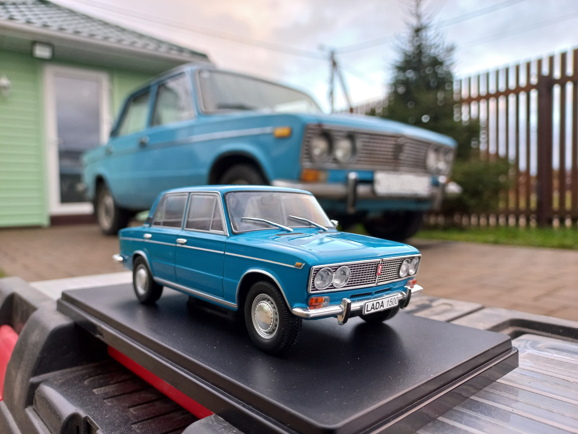 17©. Копия авто или модель ВАЗ 2103 в масштабе 1/24 — Lada 21031, 1,5 л,  1975 года | просто так | DRIVE2