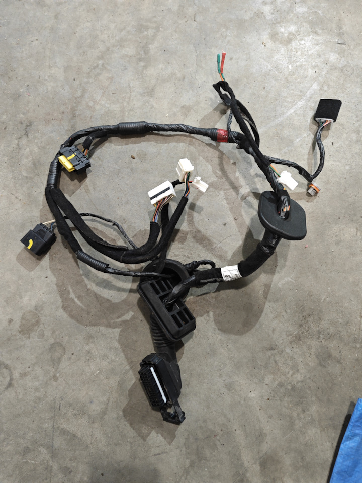 Проводка водительской двери Hyundai i40 на Hyundai i40. Б/у | 1 500 ₽ в ...