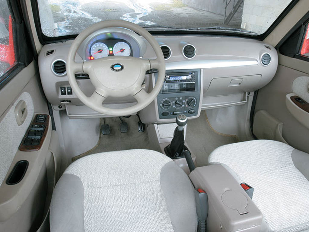 Пространство на заднем ряду BYD Flyer