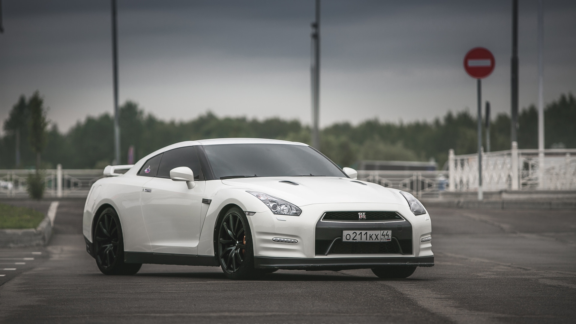 Nissan GTR r35 2017 Р±РµР»С‹Р№