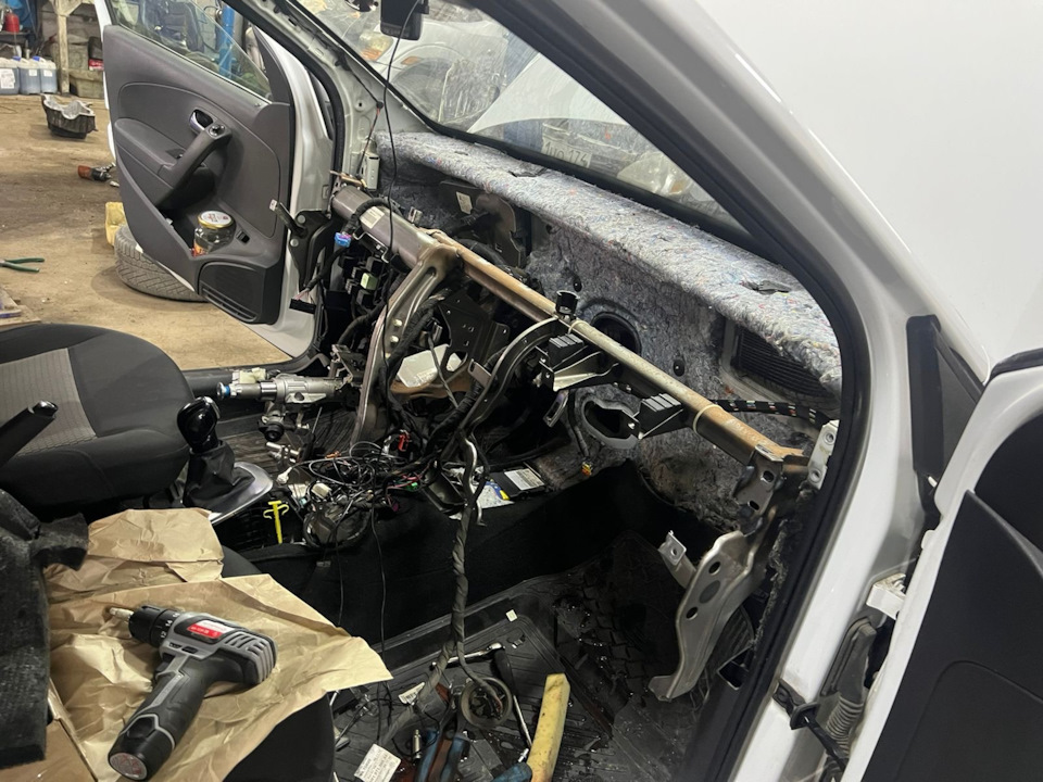 Кондиционер — Volkswagen Polo Sedan, 1,6 л, 2014 года | поломка | DRIVE2