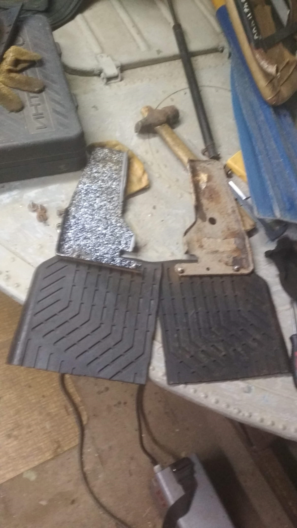 Задние брызговики своими руками — ГАЗ Соболь, 2,4 л, 2007 года | своими ...