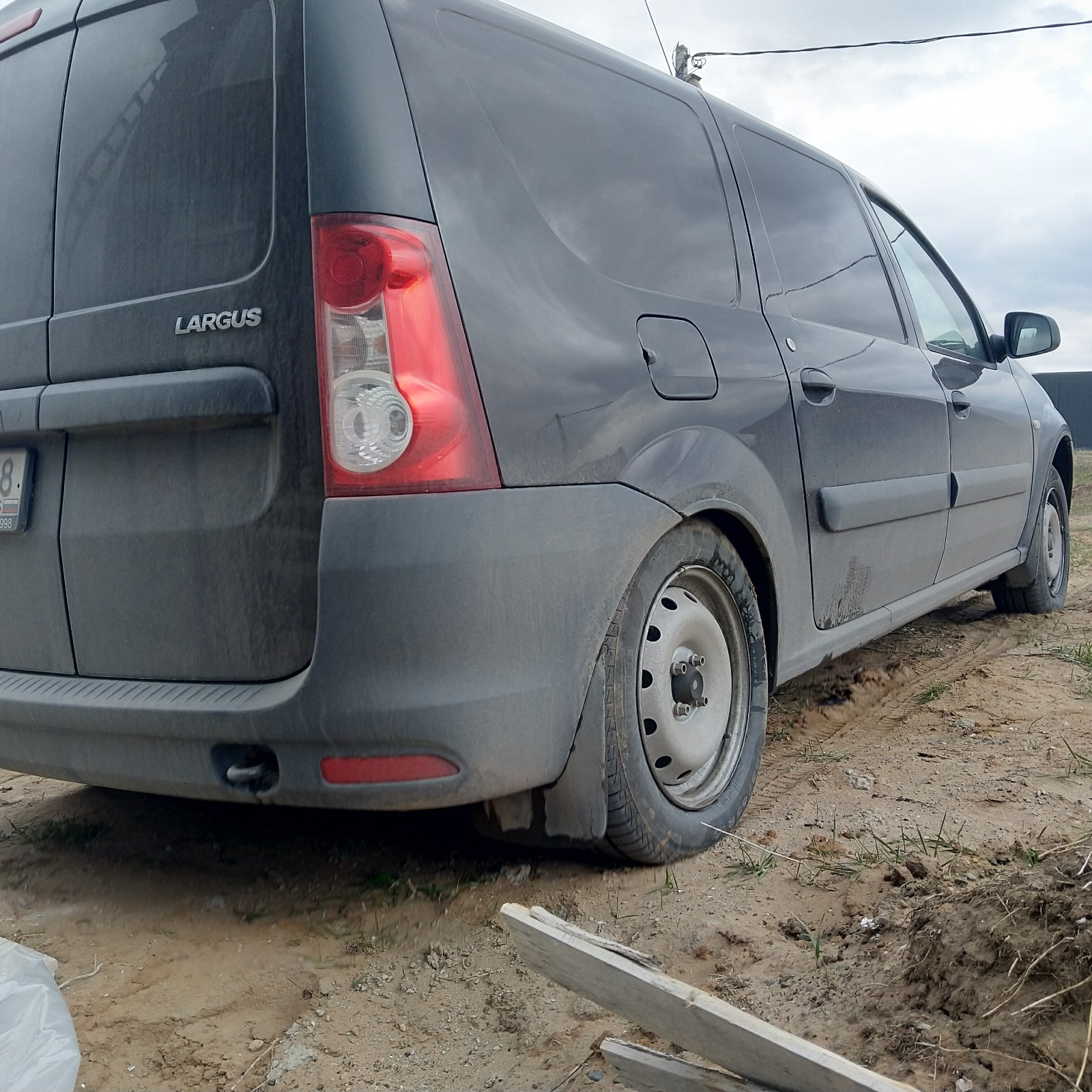 Пожалуй самый нужны аксессуар в Ларгусе и всего за 30р )… ну и трудовые ...