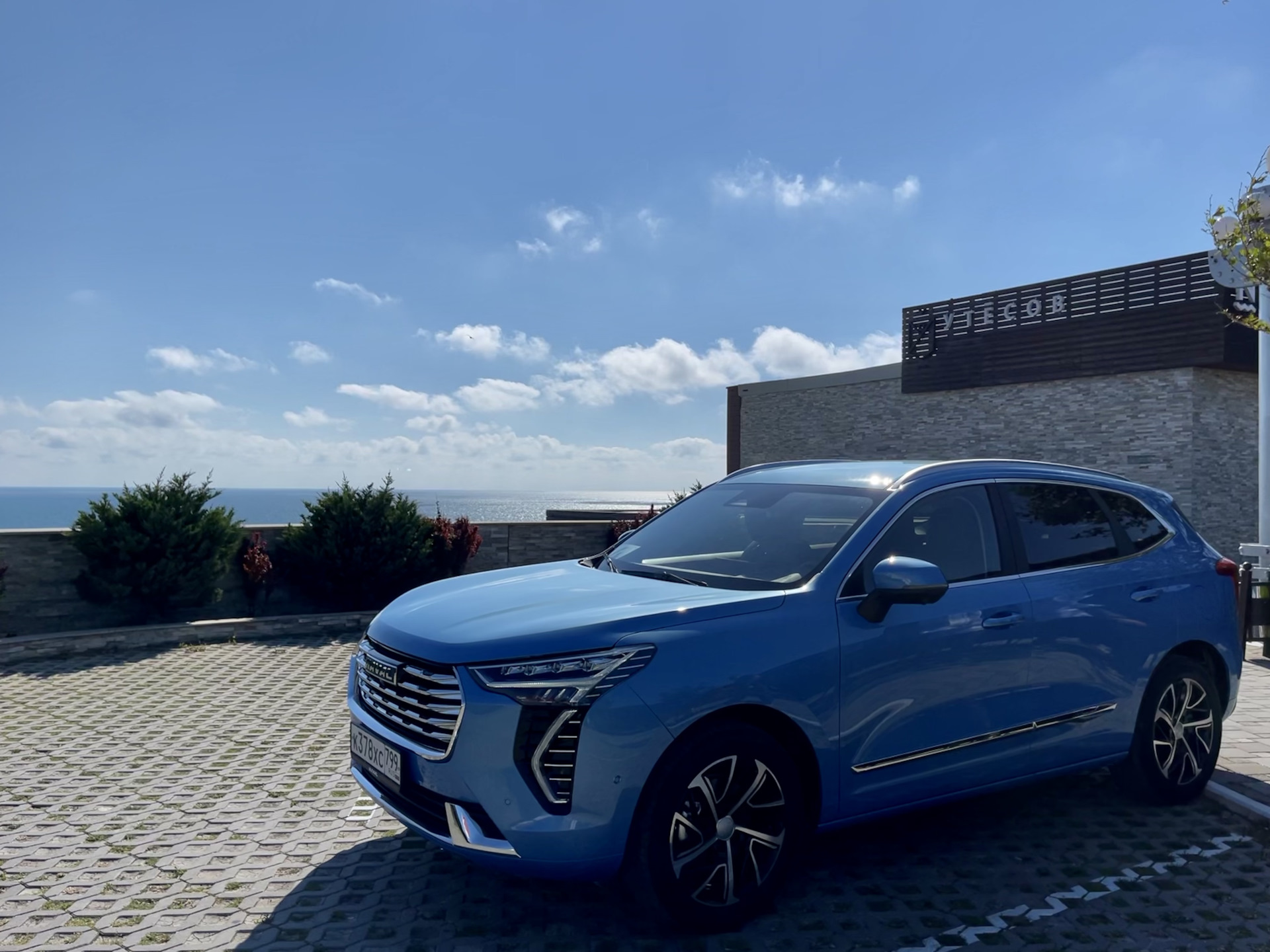 Хавал джолион тест драйв. Haval julian 2022. Машина haval jolion. Haval jolion premium 2022. Хавал джолион тест драйв.