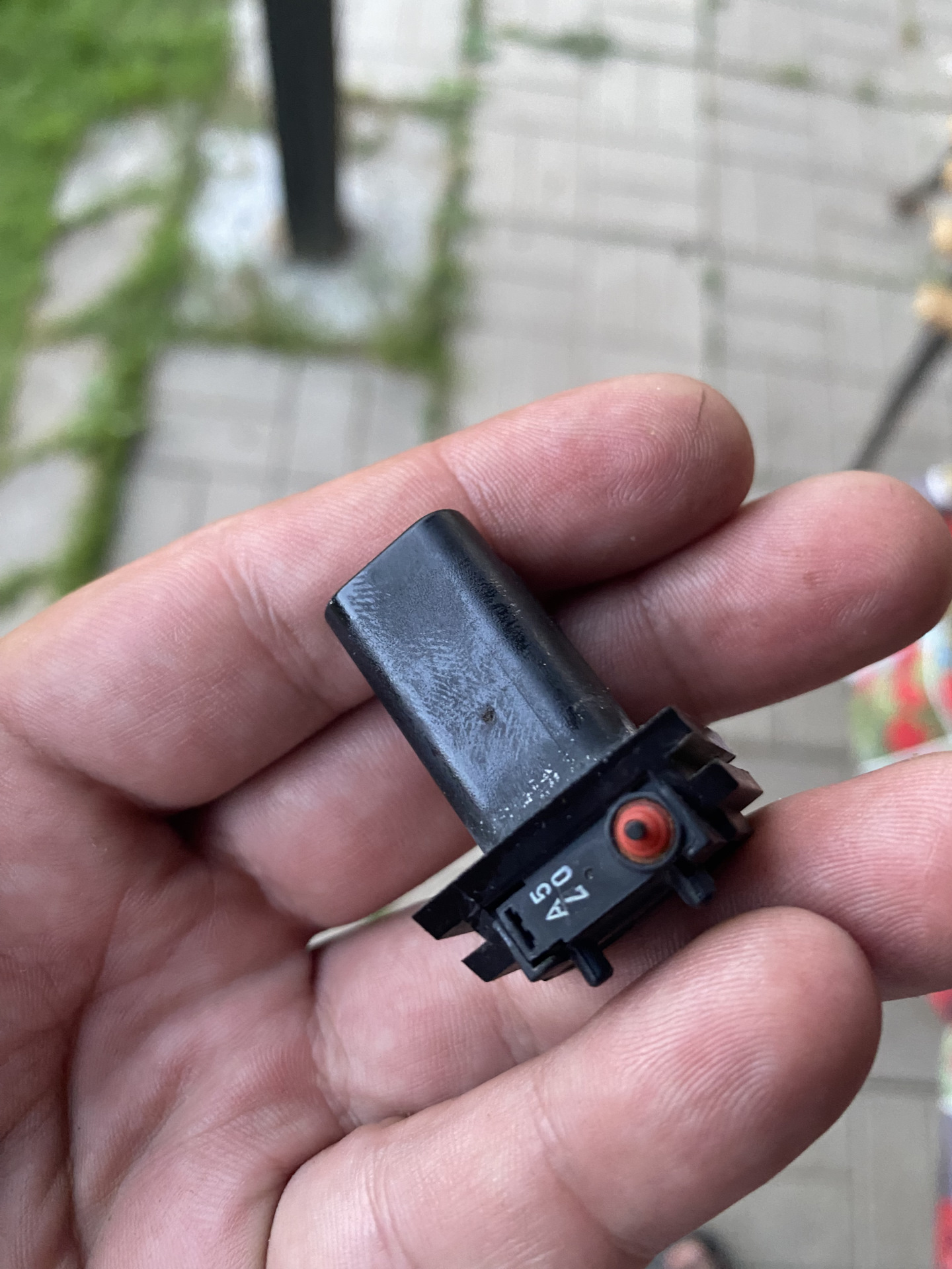 Замена микрика кнопки багажника — Citroen C4 (1G), 1,6 л, 2005 года ...