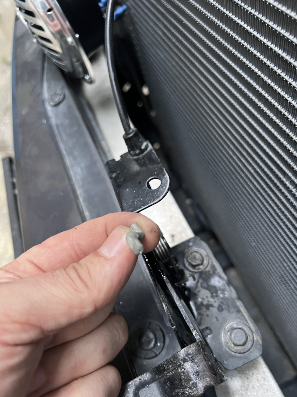 Сломался тросик открывания капота. — Nissan Teana (J32), 2,5 л, 2008 ...