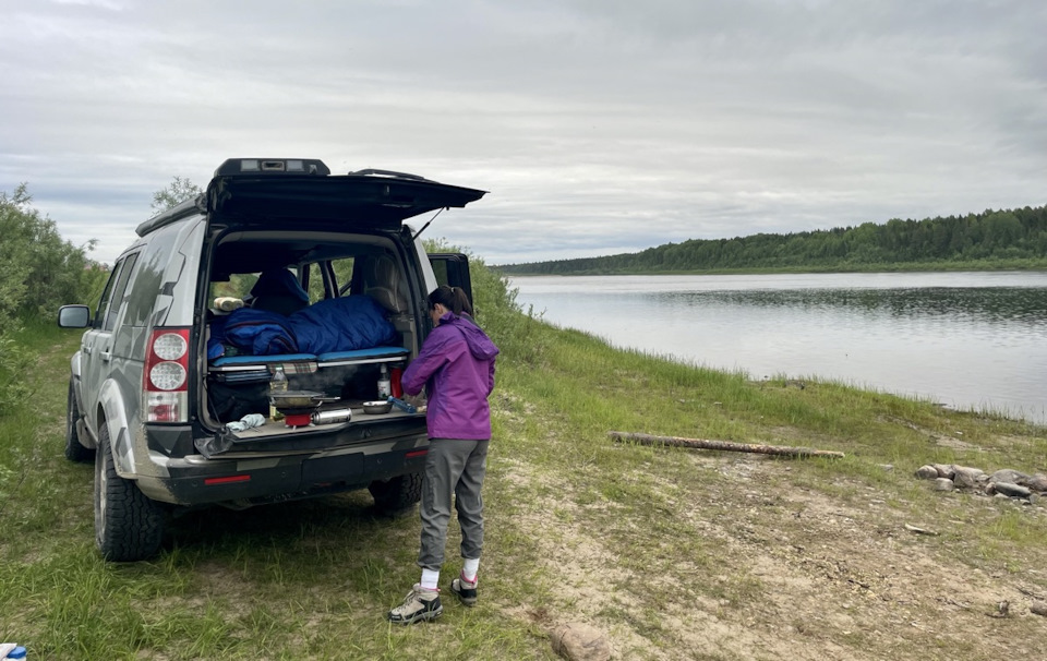 Катя готовит ужин — Land Rover Discovery IV