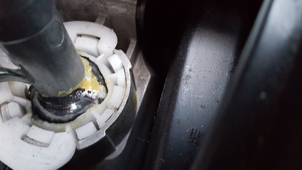 Люфт ручки переключения передач МКПП — Skoda Octavia Scout (Mk2), 1,8 л ...