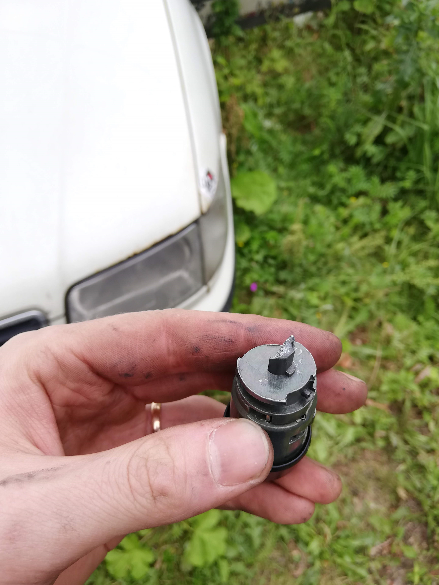 Замена личины замка зажигания. — Audi 100 (C4), 2,3 л, 1993 года ...