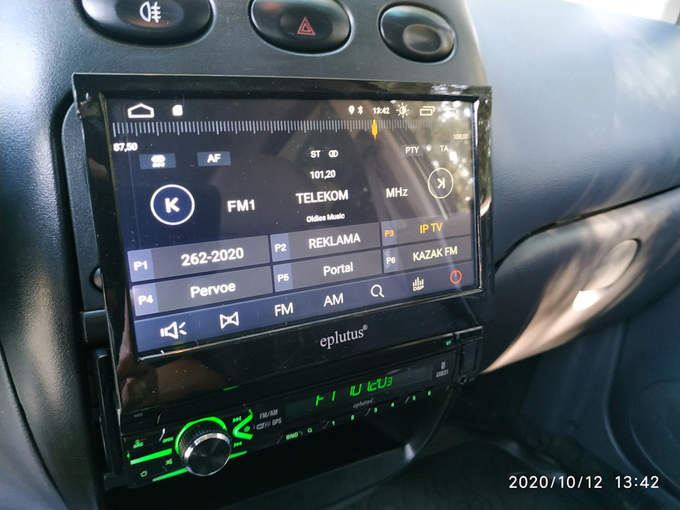 2 дин магнитолу в матизе. DIAAAgGDr A 960. 2 дин магнитолу в матизе фото. 2 дин магнитолу в матизе-DIAAAgGDr A 960. картинка 2 дин магнитолу в матизе. картинка DIAAAgGDr A 960. Оставшись без своего музкомплекта, нужно было что-то решать со звуком, точнее, в принципе, с его наличием)Какое-то время ездил вообще без ничего, затем у клубня одолжил винтажную магнитолу с кассетником, поездил с ней, и даже послушал завалявшиеся дома аудио кассеты) Надоело, вывел с нее AUX…Но все равно не хватало CD, т.к. осталось огромное количество дисков от предыдущего ГУ…И вот, просматривая объявы на местном сайте, увидел, что продается не менее винтажная магнитола с первых выпусков Daewoo Lacetti, вот такая