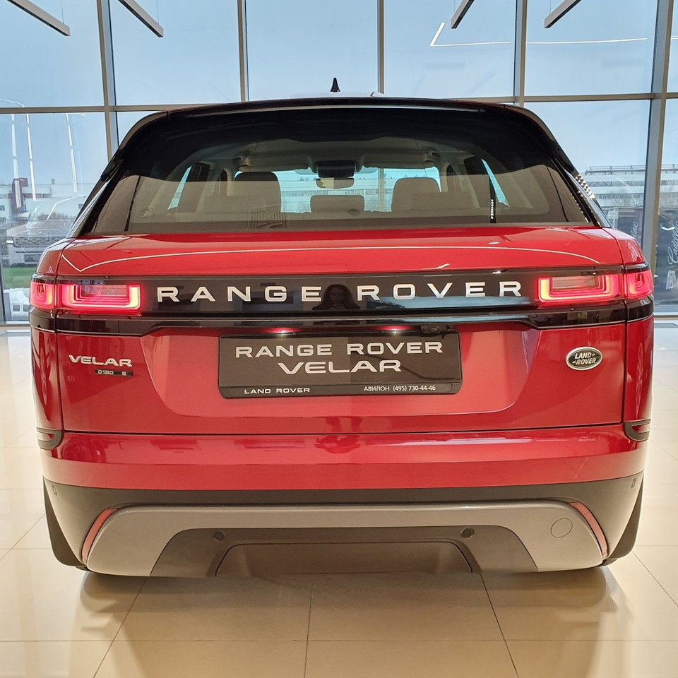 Вот такой красный Range Rover Velar появился в нашем шоу-руме👌 — Авилон  Jaguar Land Rover на DRIVE2