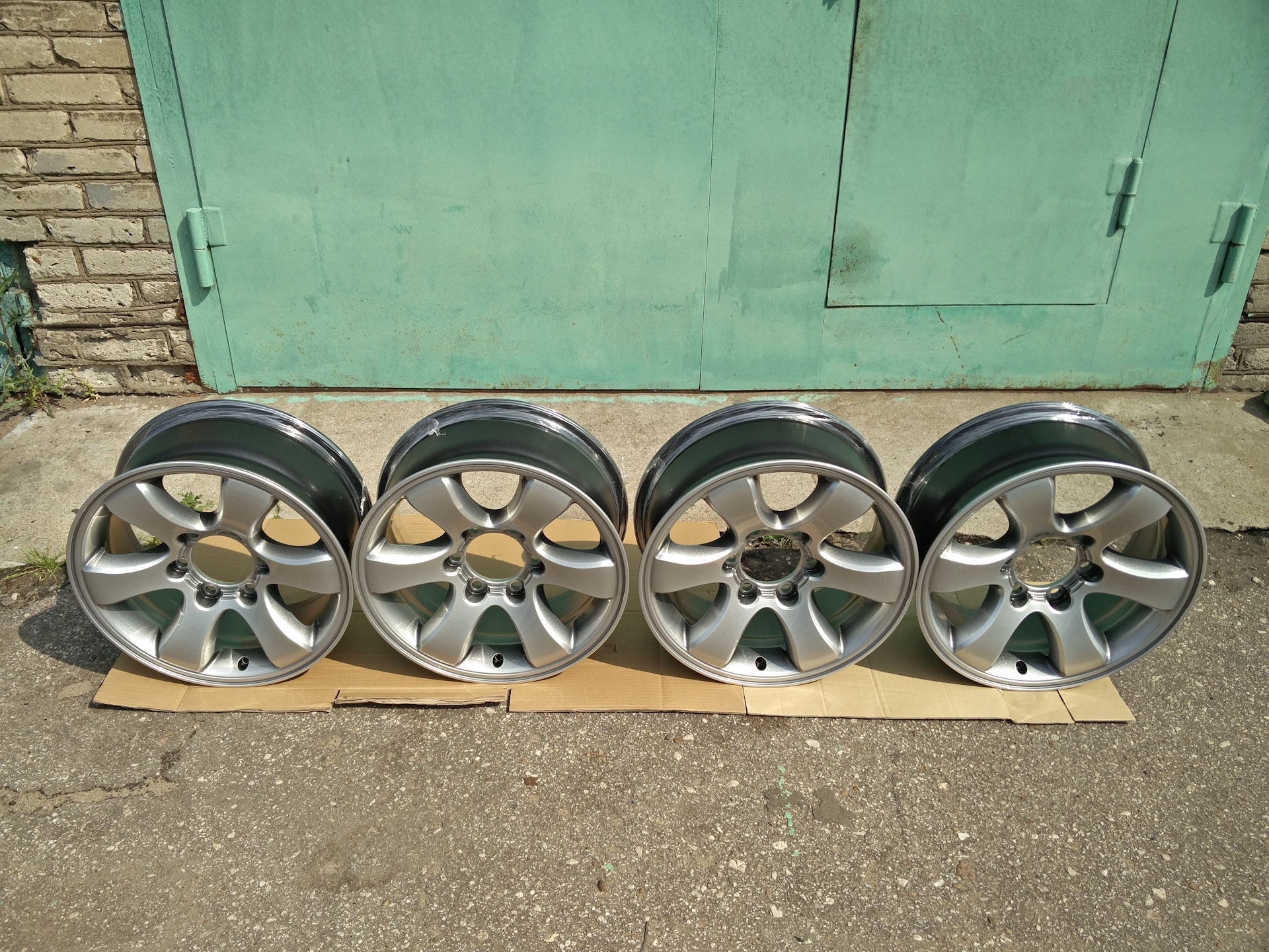 диски прадо 120 r17 momo. диски на прадо 120 r17 6 дырок. диски 17 прадо 120. диски на toyota prado 120. диски 17 прадо 120.