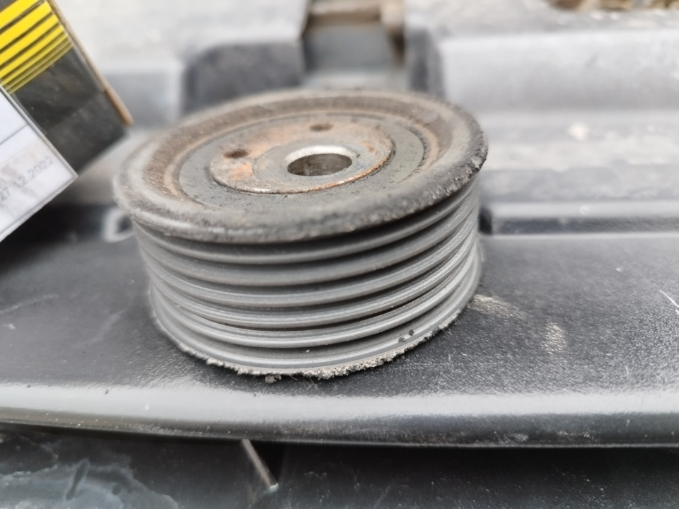 Замена натяжного ролика — Lada Приора седан, 1,6 л, 2015 года | поломка ...