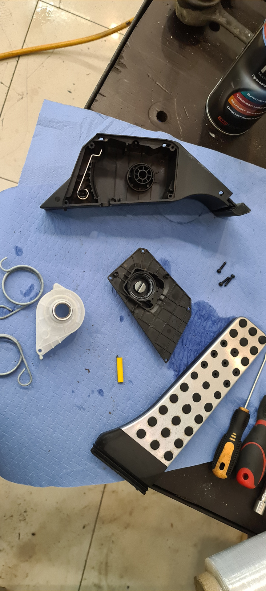 #3 Педаль газа заскрипела — Mercedes-Benz C-class (W204), 2,5 л, 2009 ...