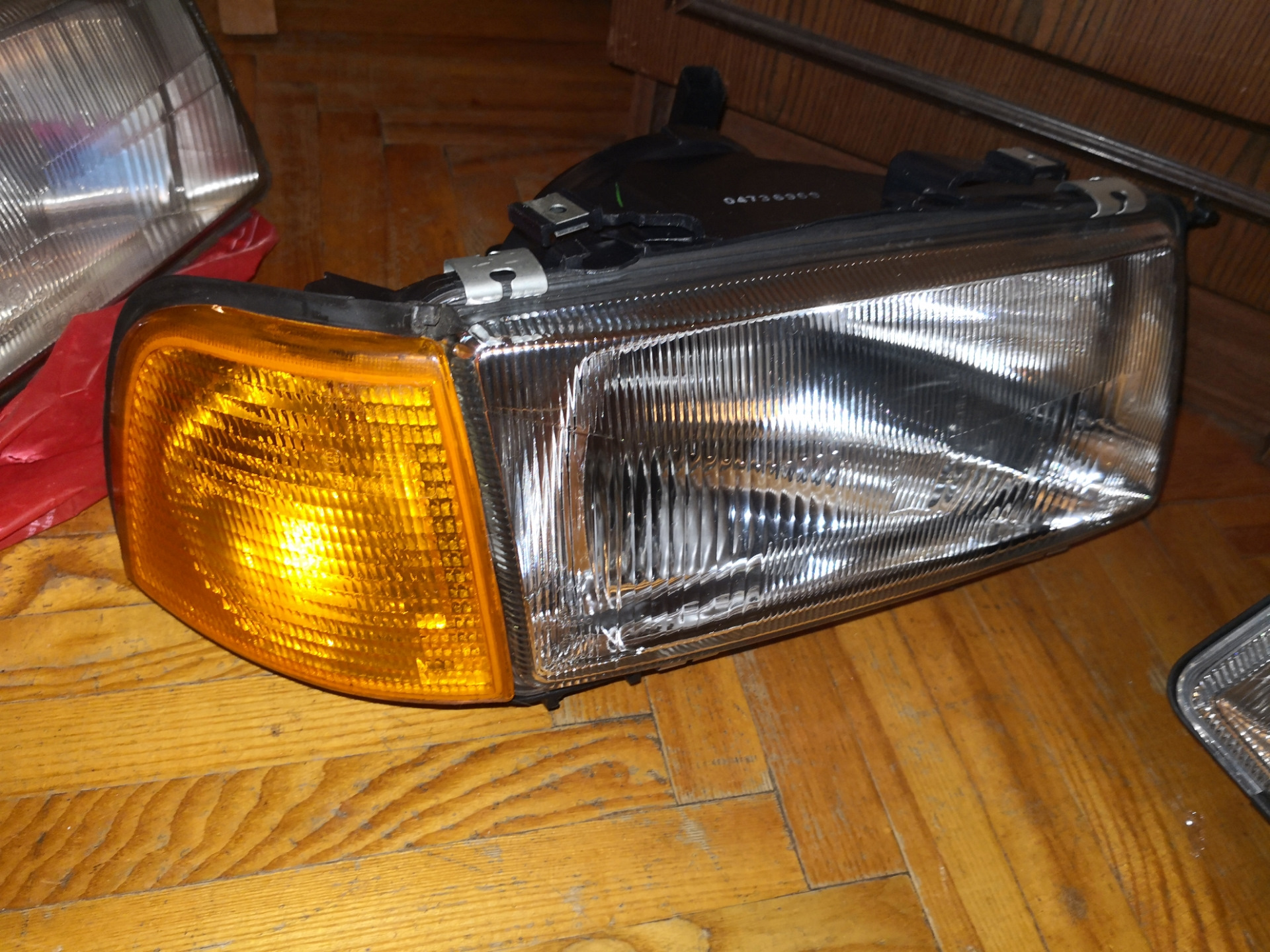 Фары какая категория. Блок фары фольксваген туарег 3. Фара на заз ода. Фары из стекловолокна без стекол. Фары из какого материала.