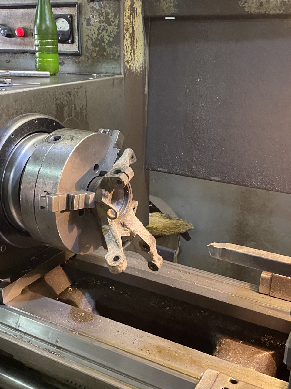 Поворотный кулак переточка под подшипник от гольфа — KIA Rio (1G), 1,3 ...