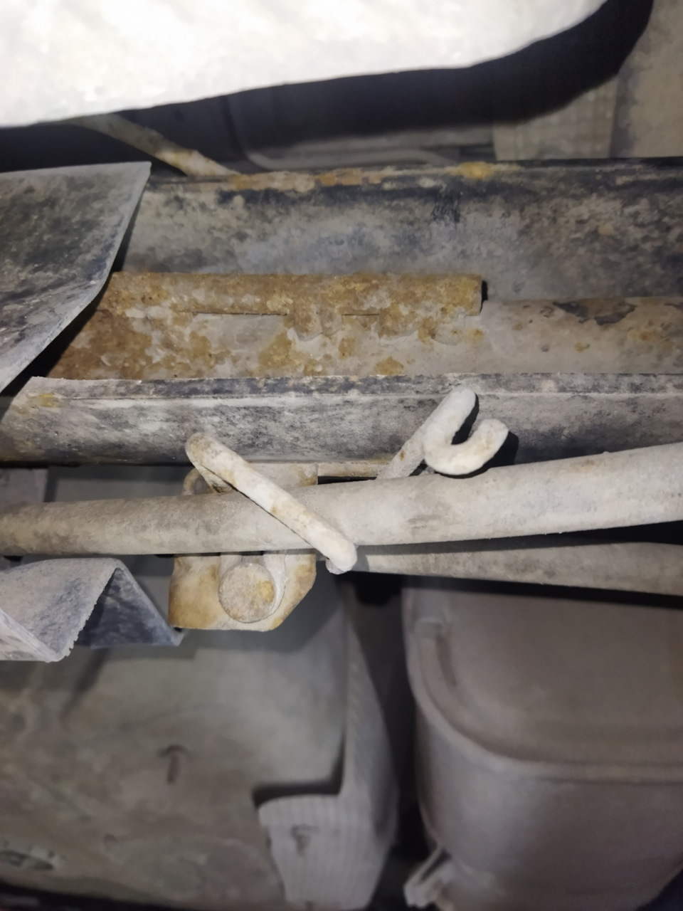 Лопнул торсион задней балки — Peugeot 3008 (1G), 1,6 л, 2012 года ...