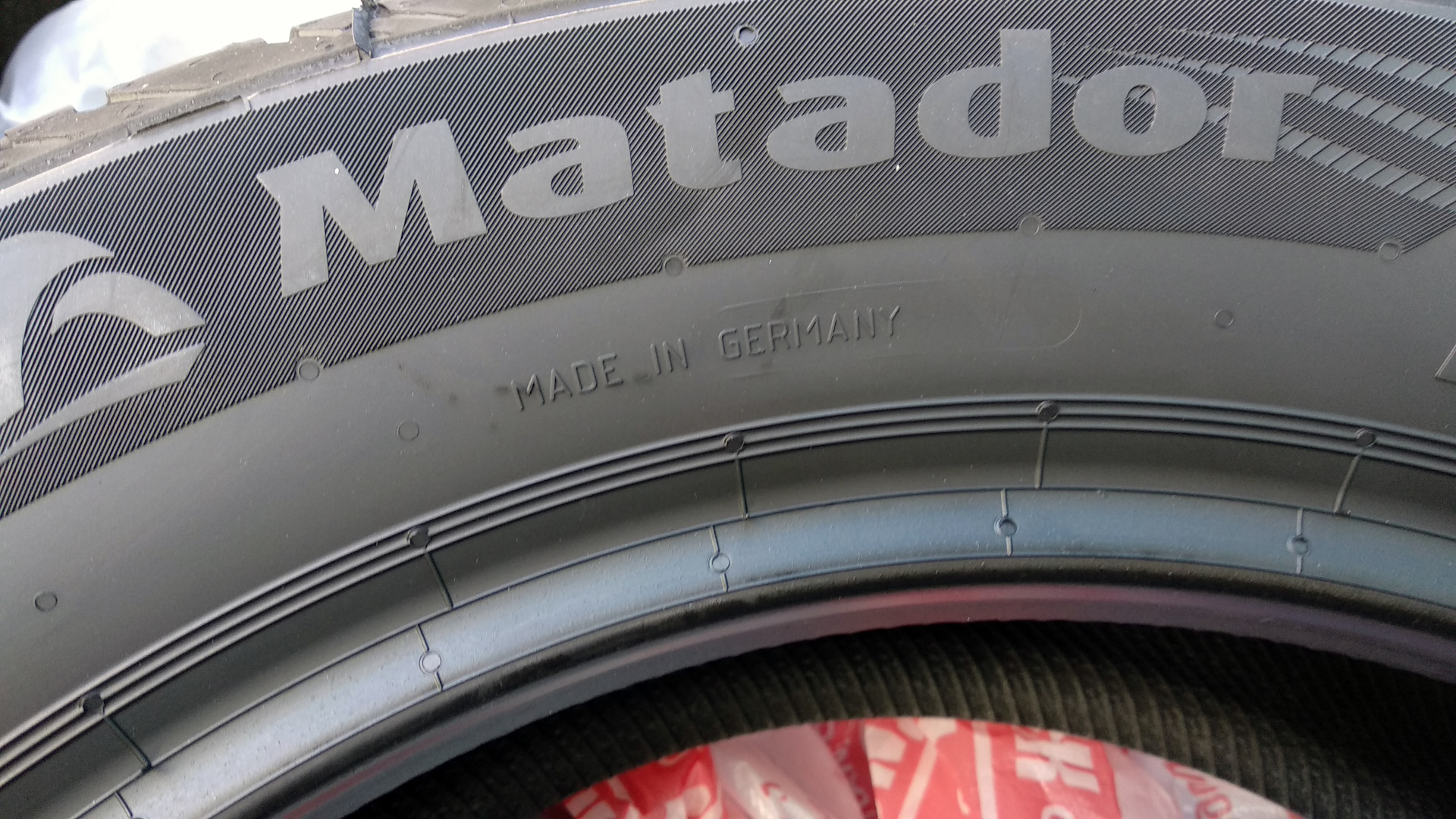 Шины матадор страна. Matador шины логотип. Matador шины производитель. Matador Tyres шильдик. Значки на покрышках Матадор.