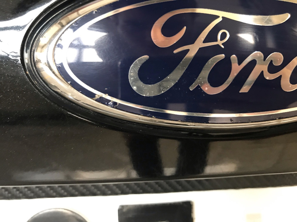 Замена задней Эмблемы по Гарантии — Ford Mondeo IV, 2 л, 2011 года ...