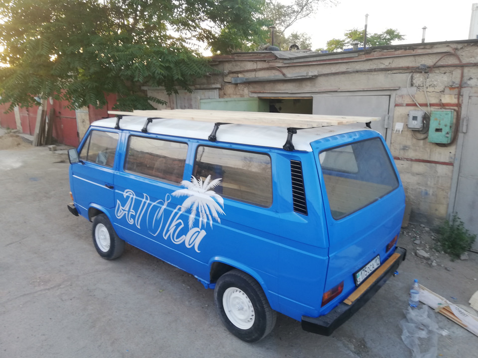 Volkswagen Transporter t3 с дочкой для серфа