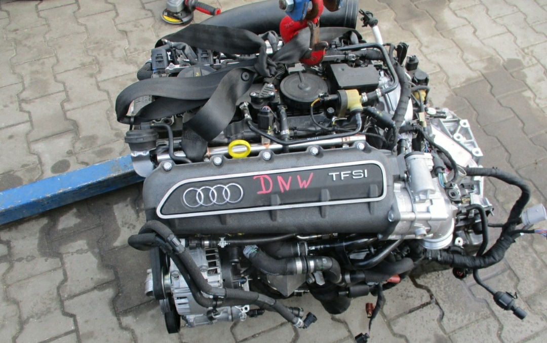 Купить двигатель ауди 2.5. Двигатель Audi rs3 2.5. Двигатель Ауди rs3. Мотор Ауди рс3. Двигатель Ауди рс3.