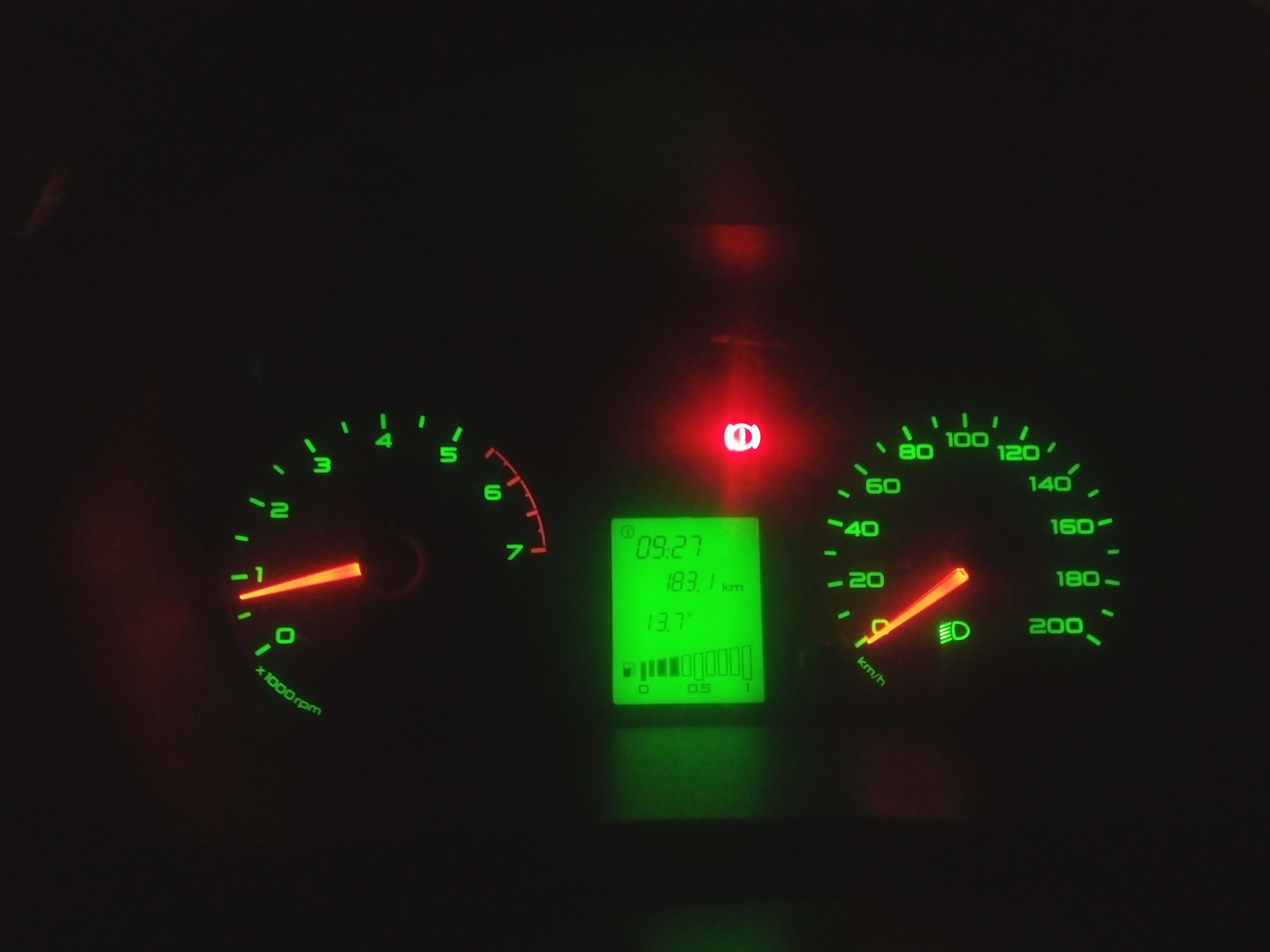 Горит ручник на гранте. Загорелся ручник гранта спорт. Концевик ручника 2114. Горит ручник на гранте. Панель приборов гранта фл.