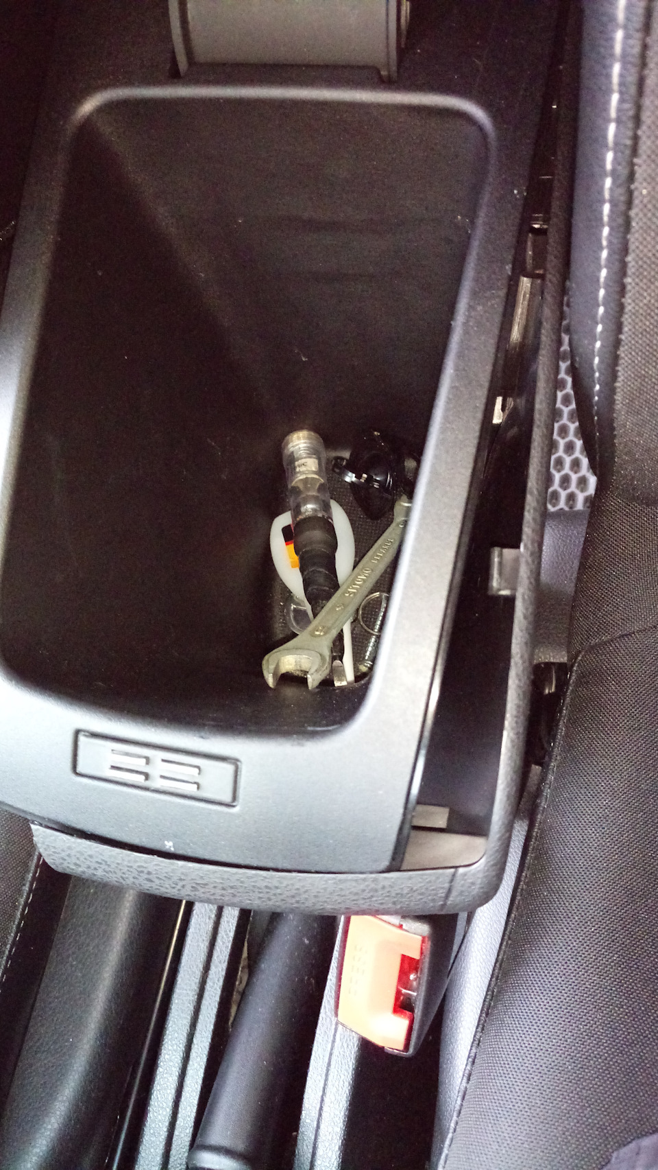 037.Снятие подлокотника — Lada XRAY Cross, 1,8 л, 2019 года | просто ...