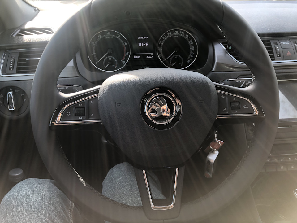 Руль шкода рапид 2017. Руль с подогревом шкода рапид 2020. Руль skoda rapid 2015. Подогрев руля шкода рапид. Подогрев руля шкода рапид.