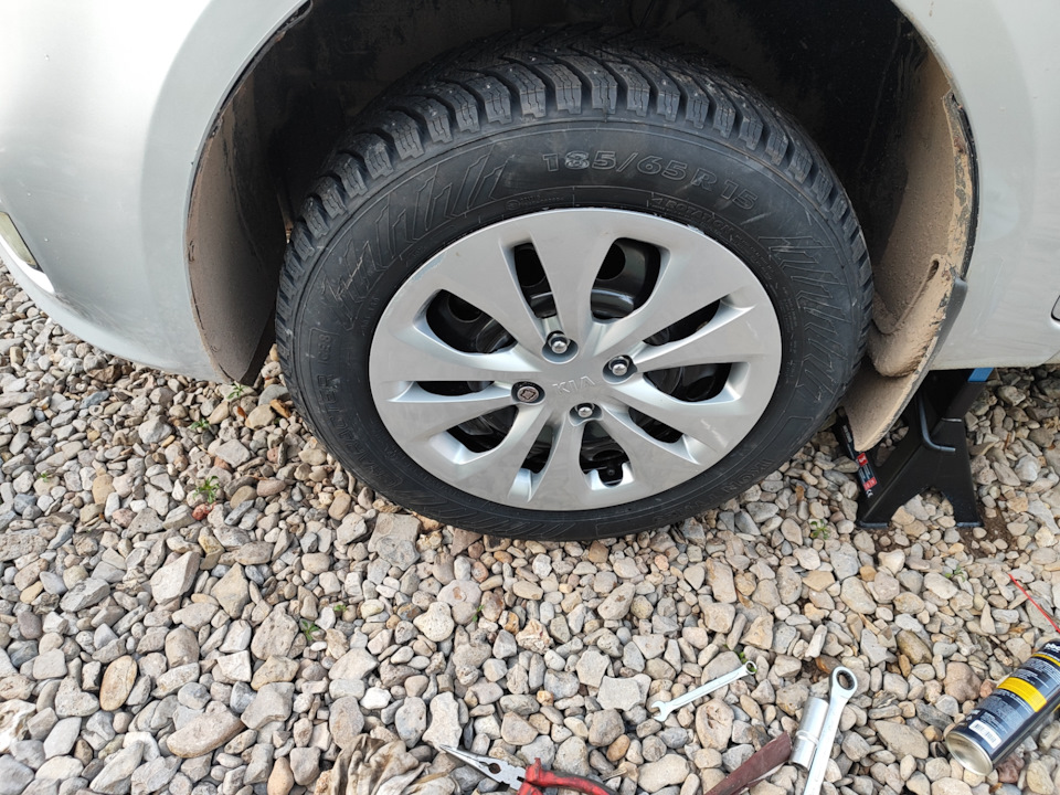 И в конце поменял летнюю резину на зимнюю. — KIA Rio (3G)