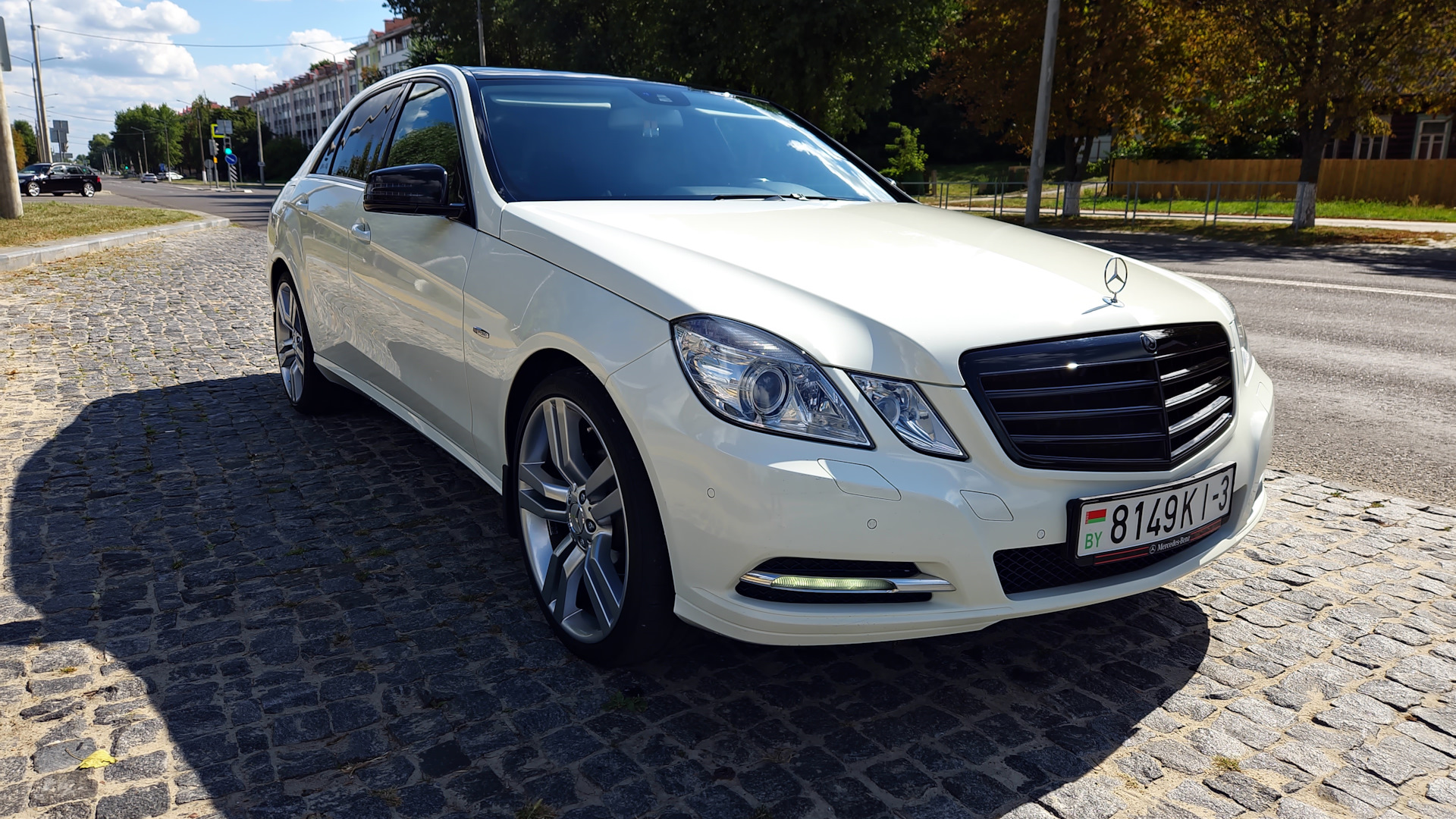 Мерседес 212 2010. Мерседес е класс 212. Mercedesa 212 490 21 92. Лодочка бампер мерс 212 2013.