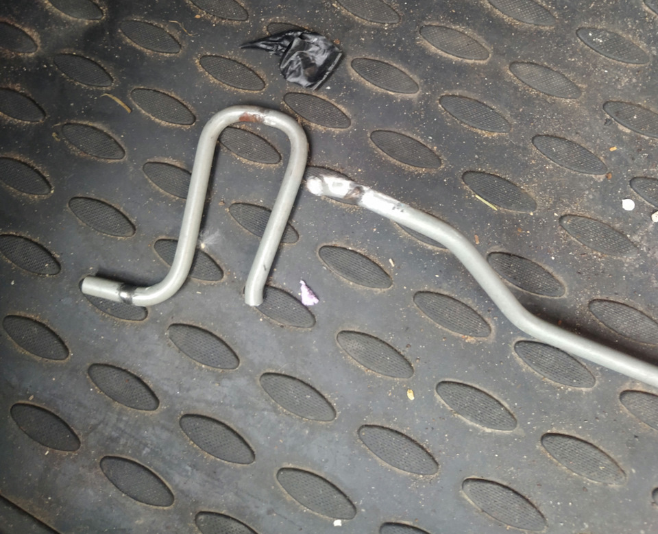 Лопнул торсион багажника — Renault Fluence, 1,6 л, 2010 года | своими ...