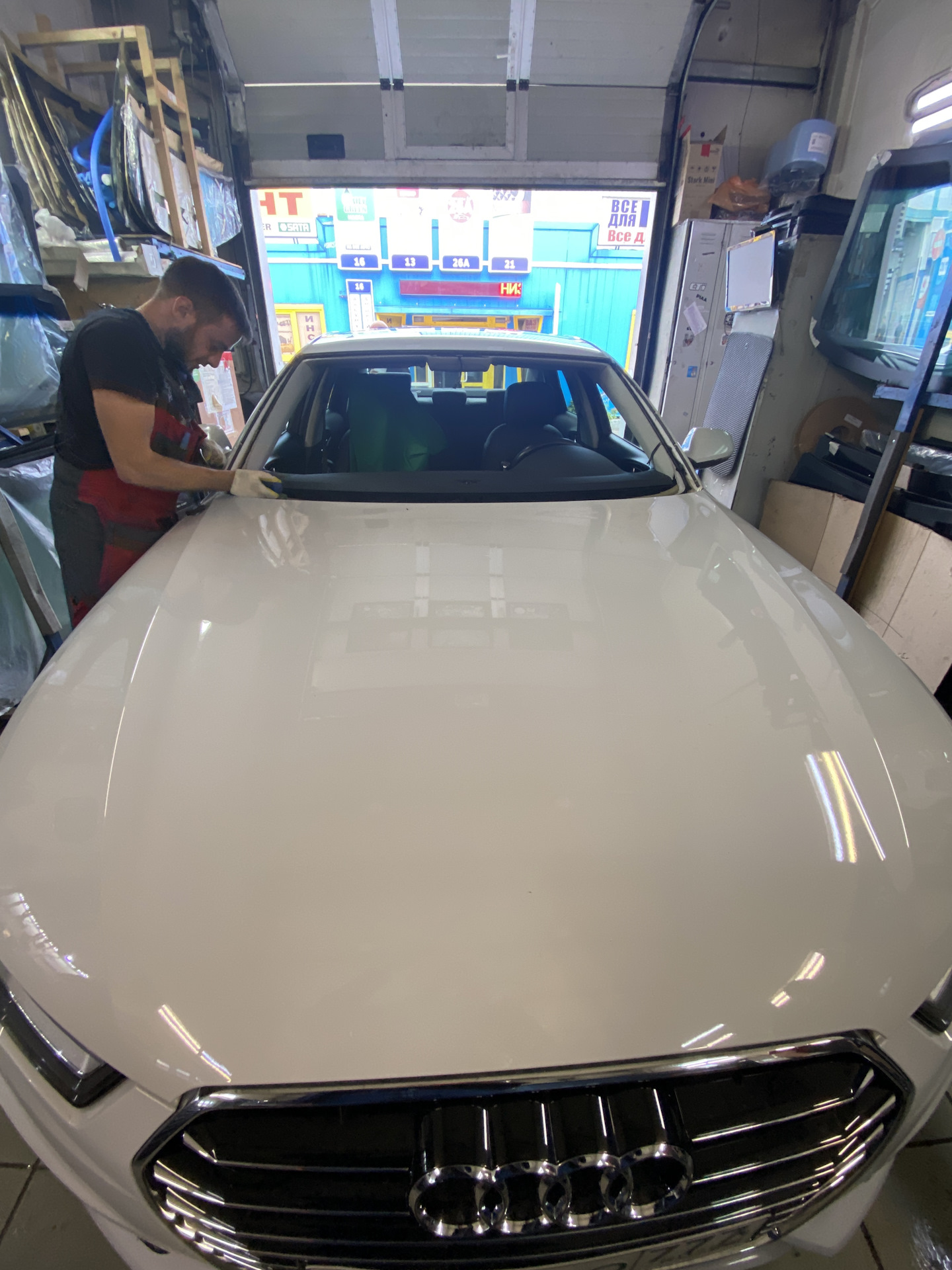 Замена лобового стекла — Audi A6 (C7), 1,8 л, 2016 года | визит на ...