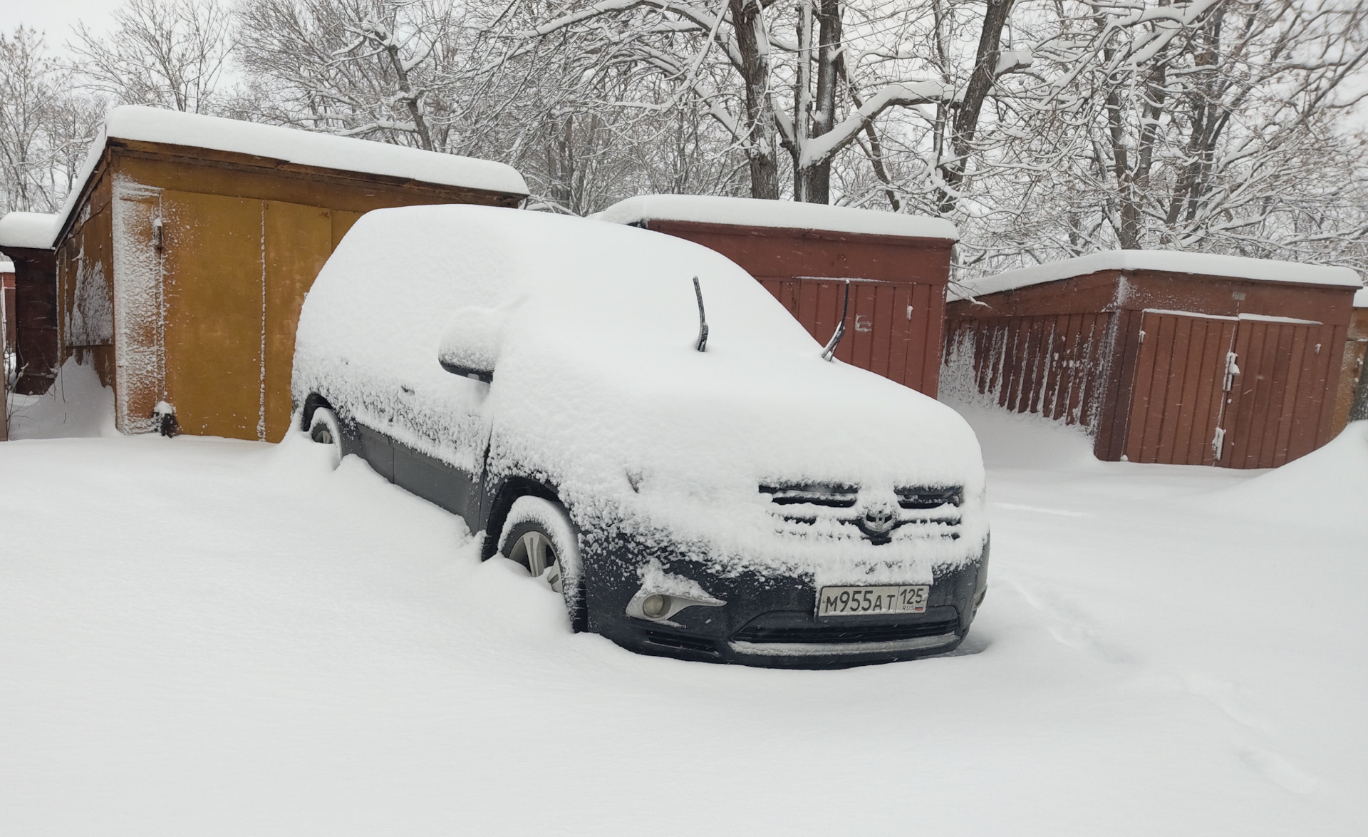 Ситуация: Как потрескалсяпорвался резиновый брызговик? — Toyota Highlander  (XU40), 3,5 л, 2011 года | аксессуары | DRIVE2