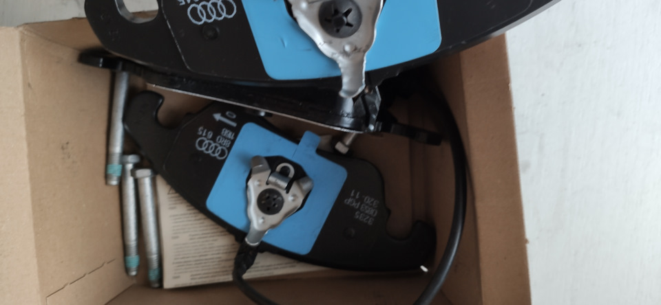 Тормозные колодки на Audi A4 (B8), Audi A5 (1G), Audi Q5 (1G). | 10 100 ...