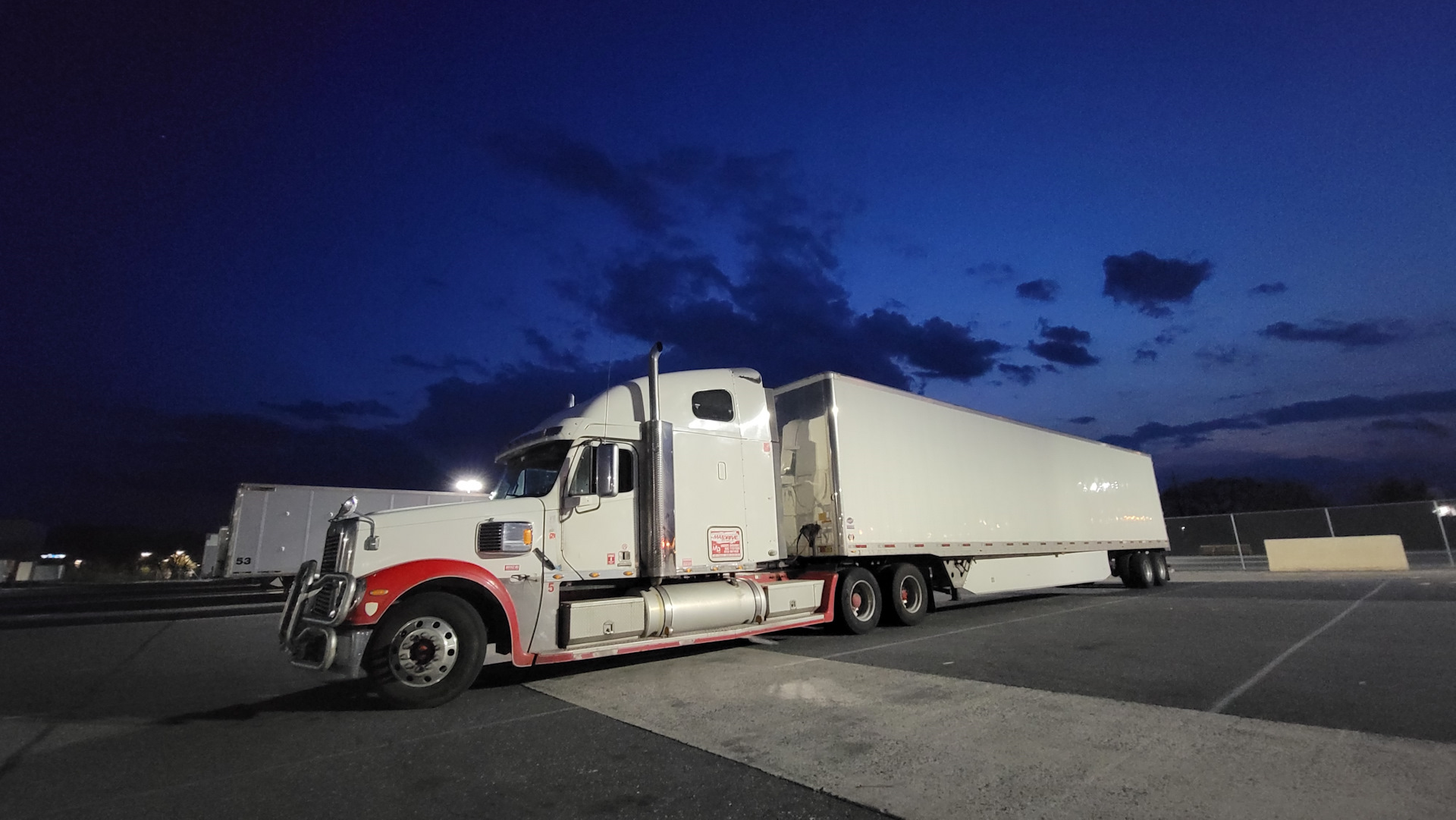 Фото с дорог США: Апрель — 2021 (Часть — 2) — Freightliner Coronado, 1,4 л,  2007 года | фотография | DRIVE2