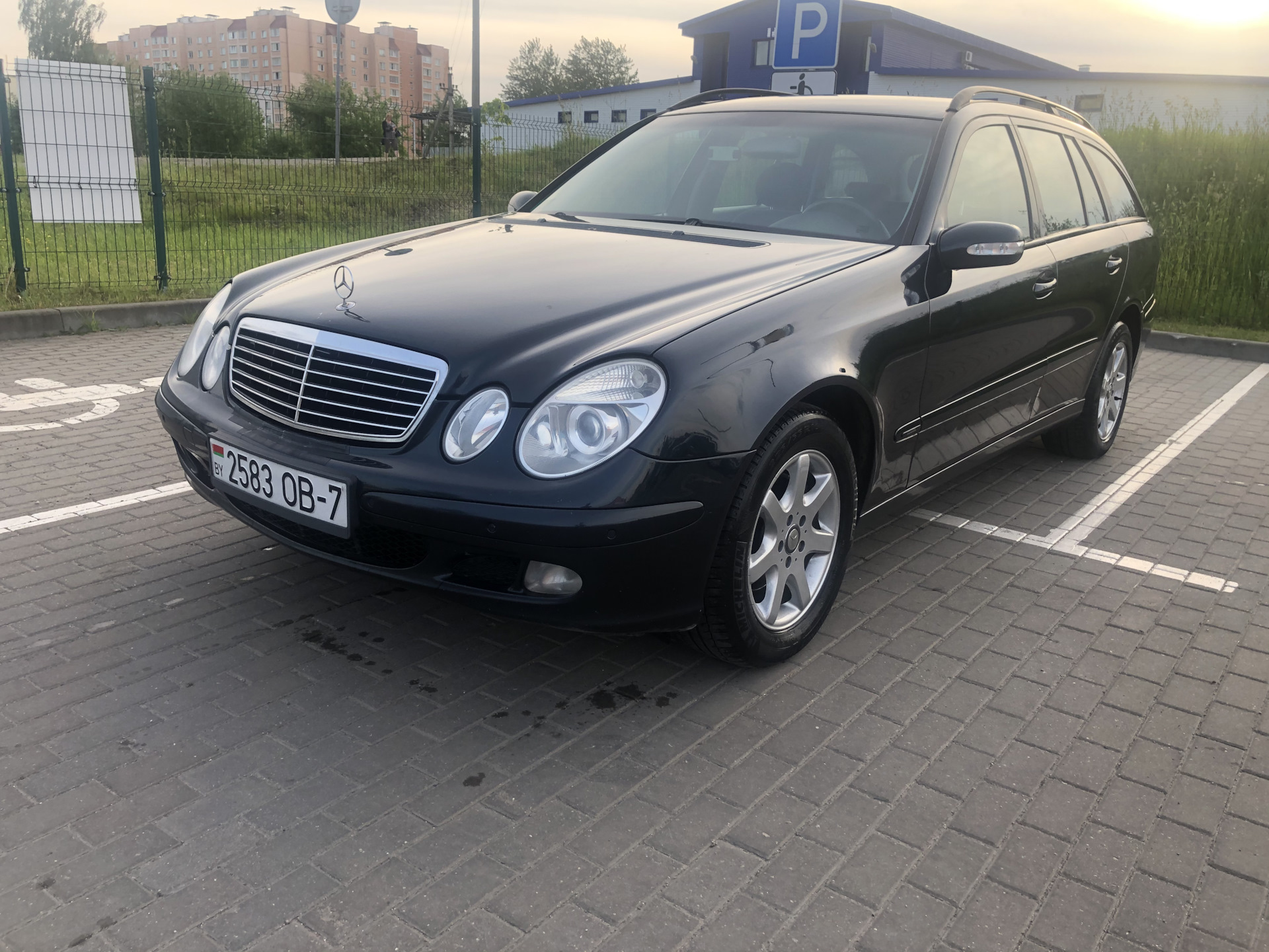 W211 2004. Мерседес 211 2004г. Сравнить кузов 211 2004 и 212 2011.